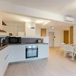 Moderna Stanza 2 Con Terrazza Vicino Stazione Πανσιόν
