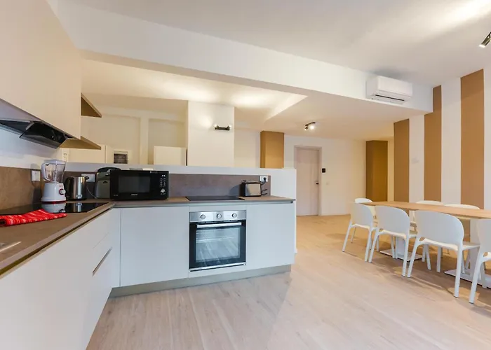 Moderna Stanza 2 Con Terrazza Vicino Stazione 게스트하우스