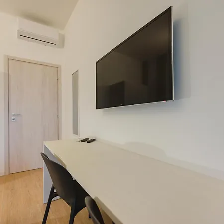 Moderna Stanza 2 Con Terrazza Vicino Stazione *