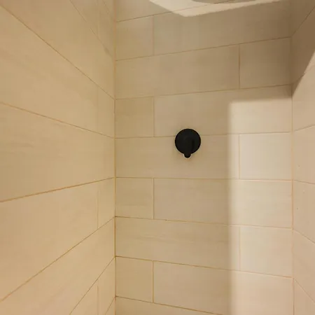 Moderna Stanza 2 Con Terrazza Vicino Stazione بيت ضيافة *