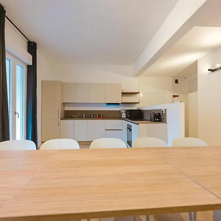 Moderna Stanza 2 Con Terrazza Vicino Stazione بيت ضيافة *